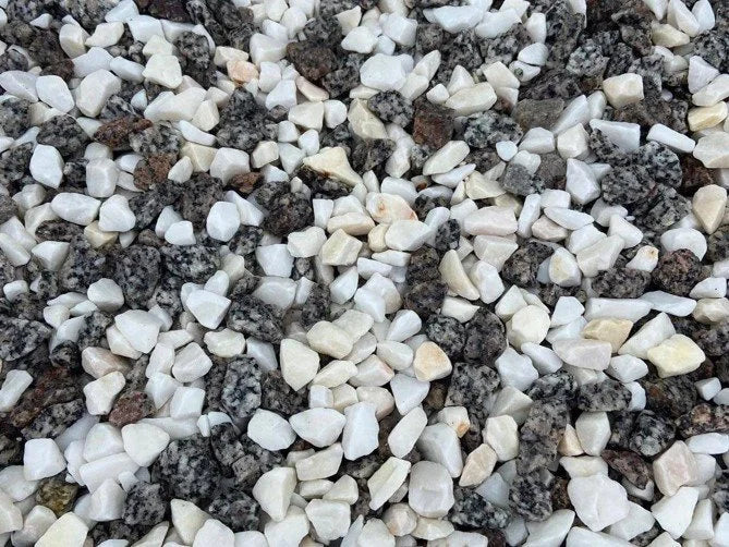 20mm Arctic silver pond chippings by an unknown vendor, showing a mix of white and black stones with smooth textures.