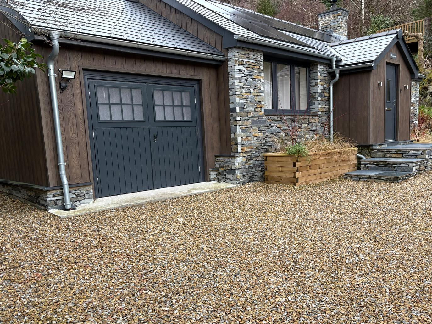 Golden granite chippings 20mm for gardens covering the ground.