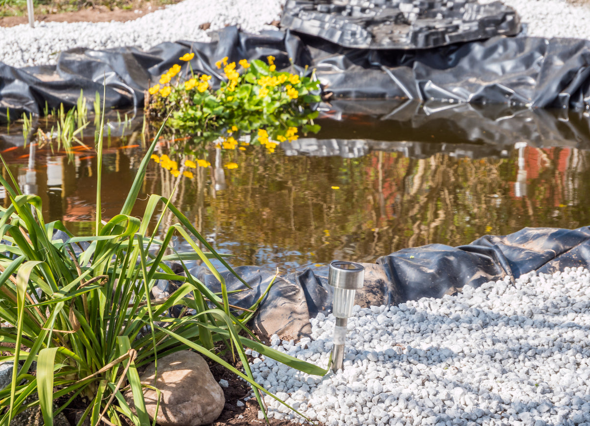 20mm White Marble Pond Chippings