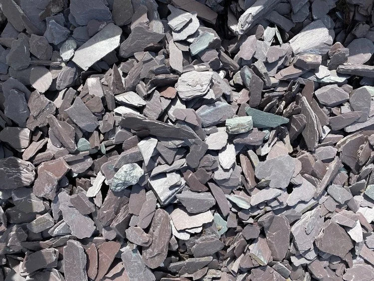 20mm plum slate chippings for gardens with shades of purple and gray, laid in a pile.
