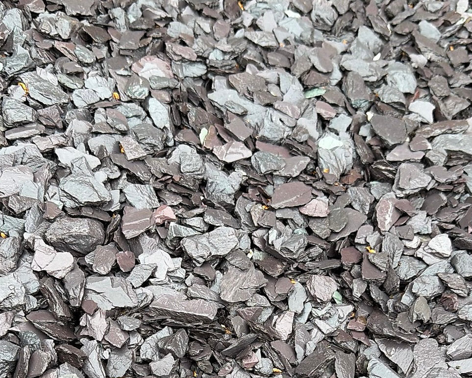 20mm Welsh plum slate chippings wet